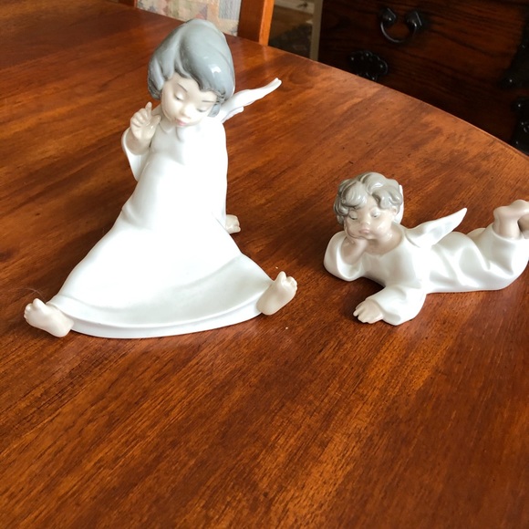 Two angel figurines made of porcelain in Spain. - Picture 1 of 6